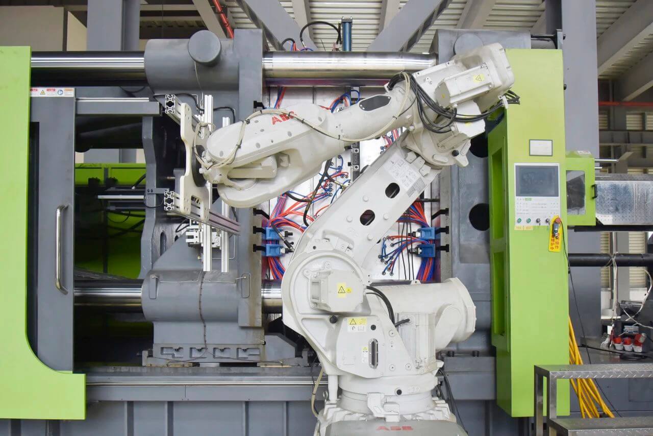 1697264900687412.jpg ABB機械手.jpg