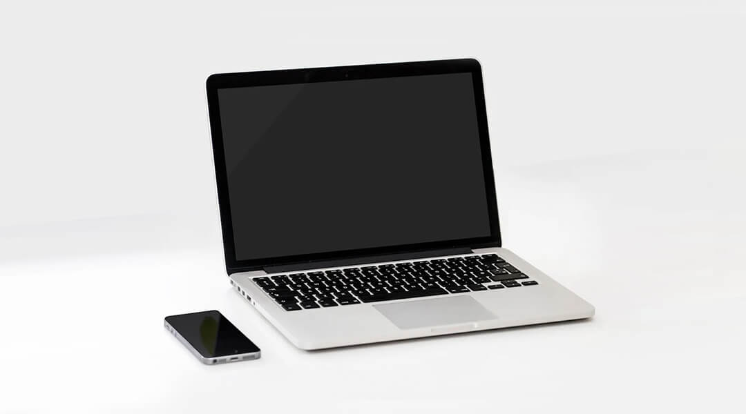 1758940367914460.jpg Laptops and smartphones.jpg