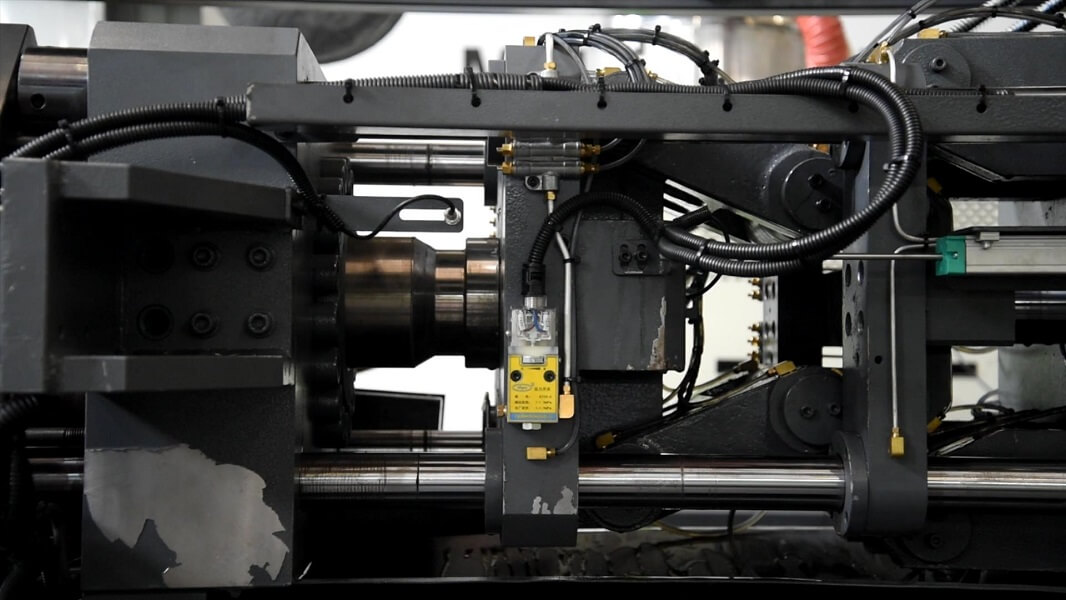 1769850608325755.jpg A detailed pic of Injection machine.jpg
